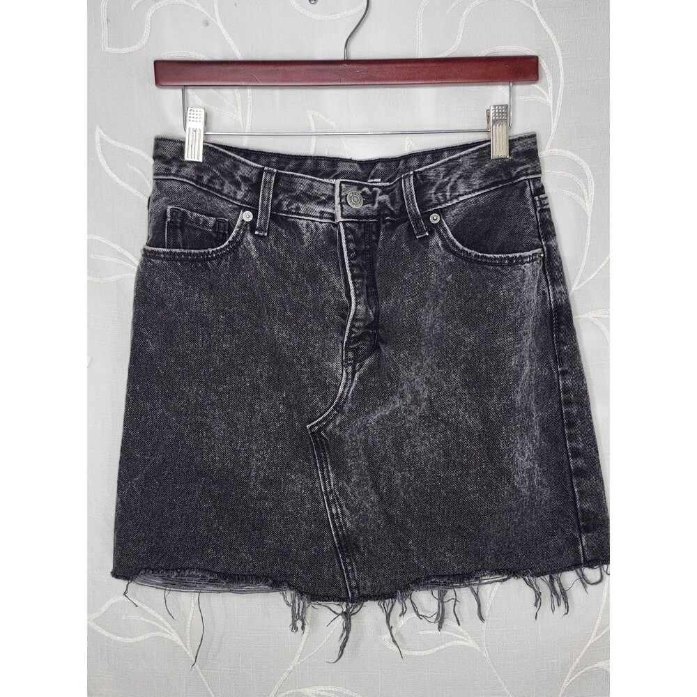 Old Navy Women's size 6 Black Denim Mini Skirt Distressed Raw Hem Button Fly